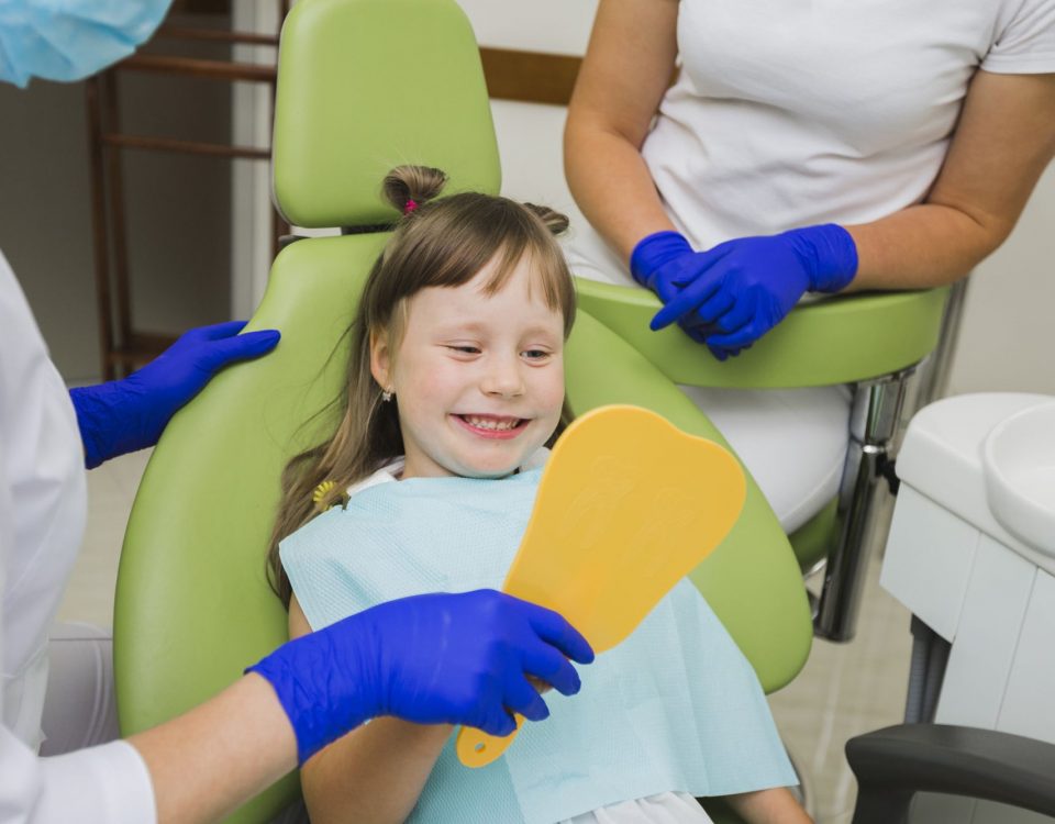 dziecko u dentysty leczenie zębów mlecznych